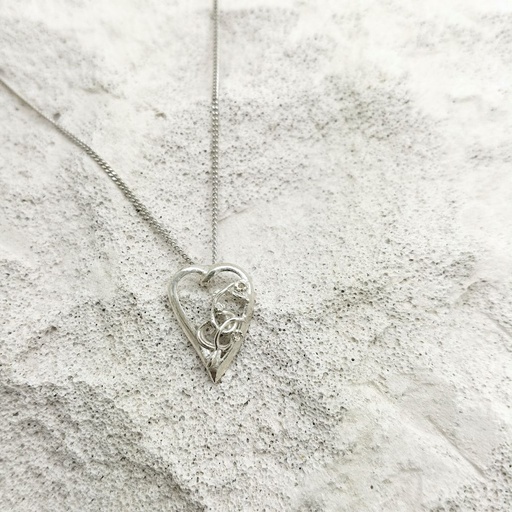 [EA.002.1] Unieke stukken - Hart en natuur hanger